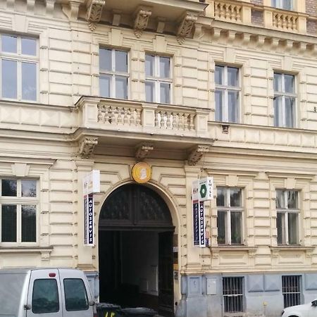 Quiet Courtyard Apartment Prague Exterior photo