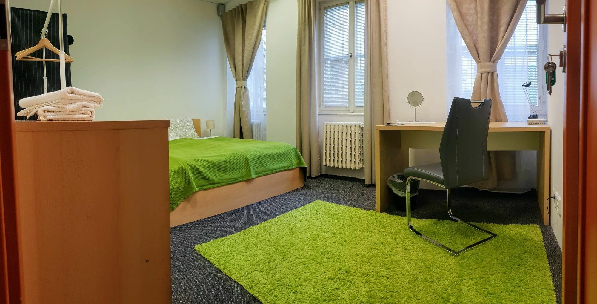 Quiet Courtyard Apartment Prague Exterior photo