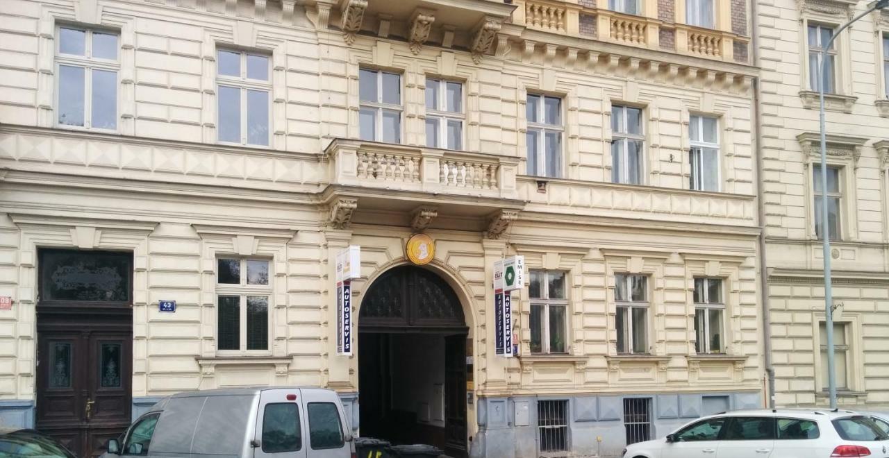 Quiet Courtyard Apartment Prague Exterior photo